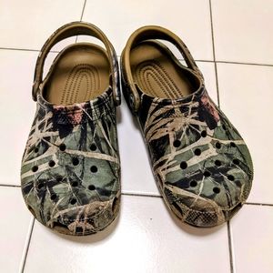 Crocs Camouflage size 6